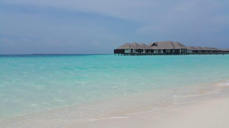 Les Maldives sans se ruiner : les astuces pour un séjour sur pilotis accessible